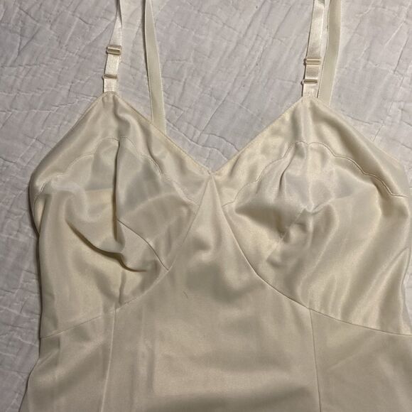 Vintage Sears Slip Cream Color size 34 - Picture 2 of 9